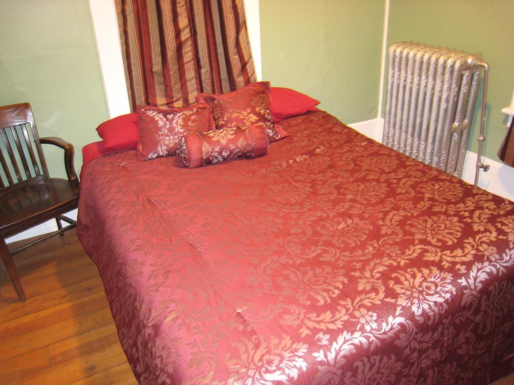Armstrong Hotel & Saloon Quarto foto