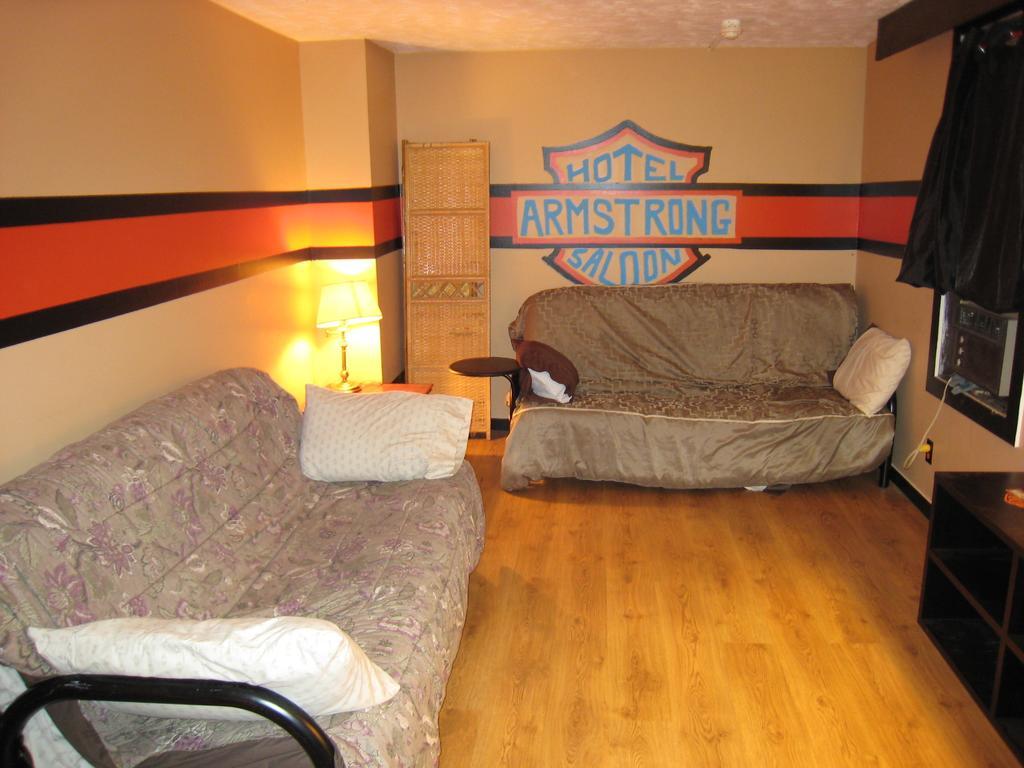 Armstrong Hotel & Saloon Quarto foto